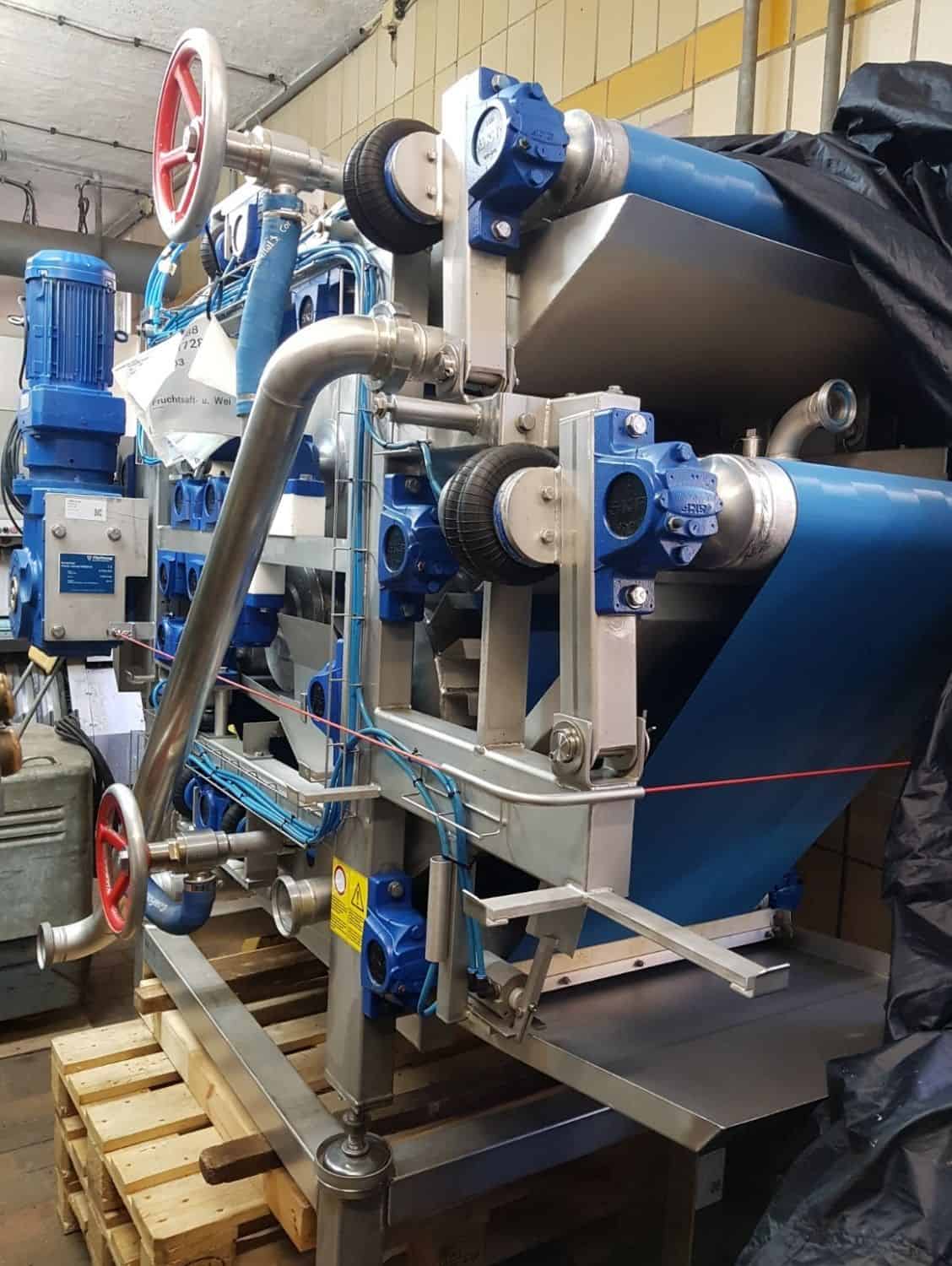 Pohled zboku of Flottweg B FRAU 500