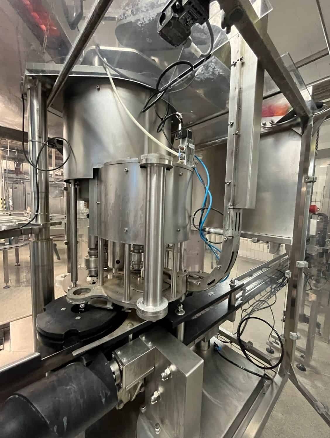Pohled zleva společnosti Dr. Datz GmbH Getränke- und Sondermaschinenbau VS4R