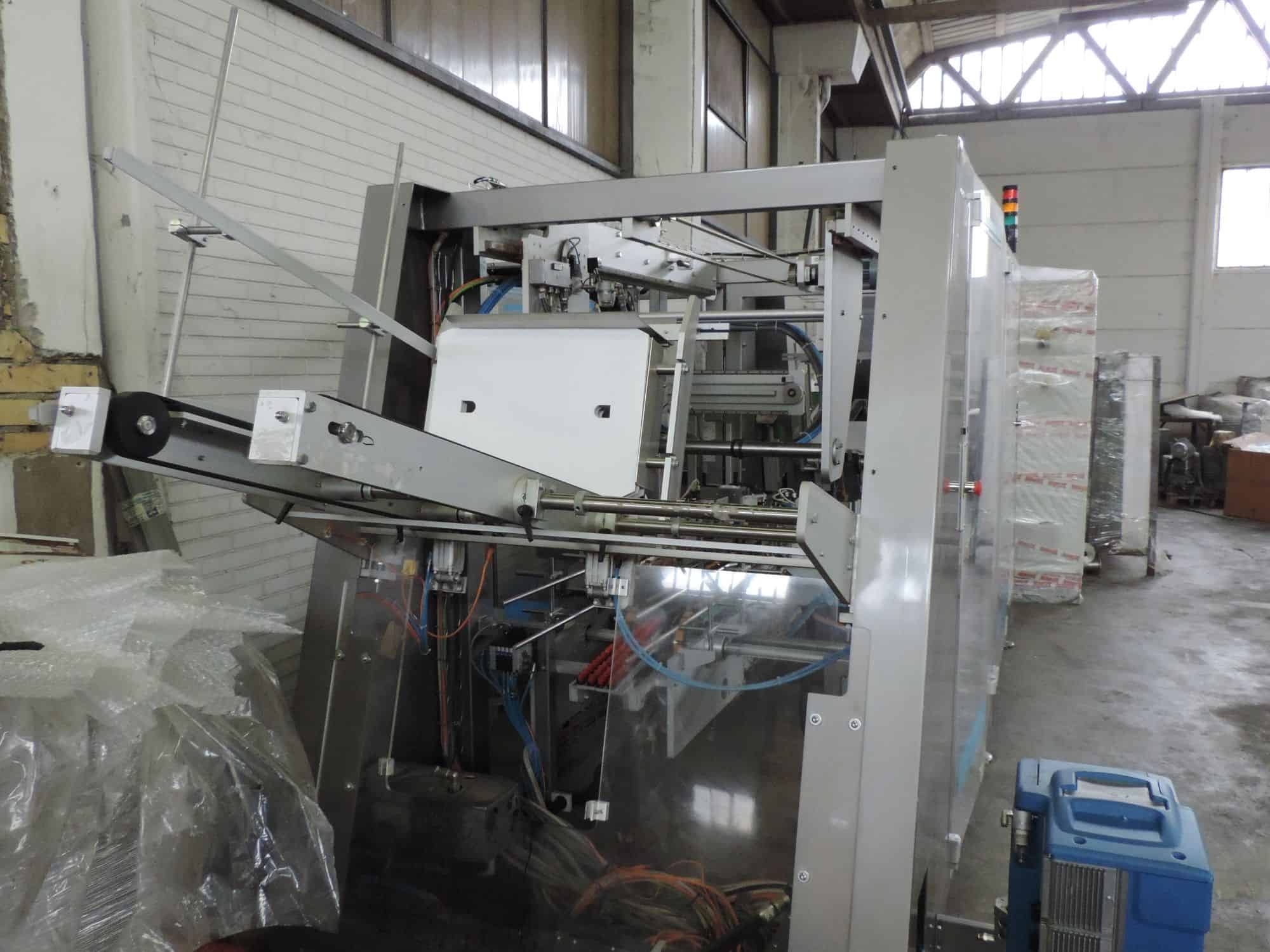 Pohled zleva of Cama Group FW 749