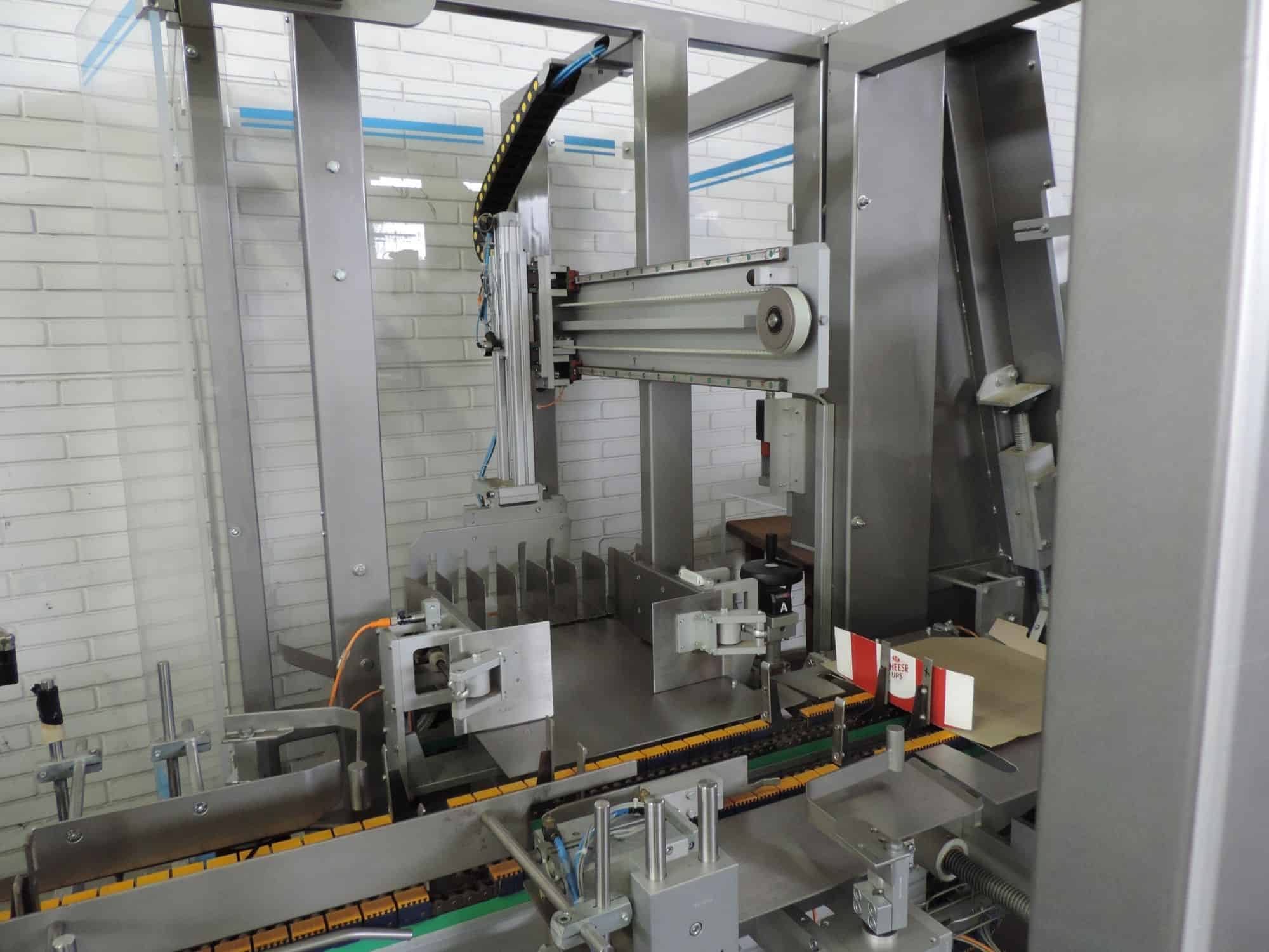 Pohled zboku of Cama Group FW 749